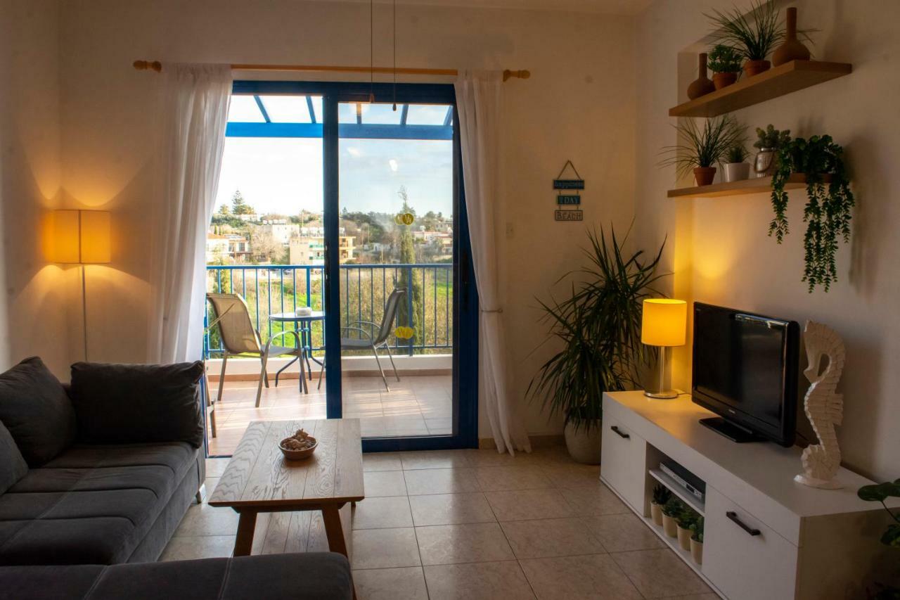 Ron'S Pergola Apartment Paphos Exterior photo