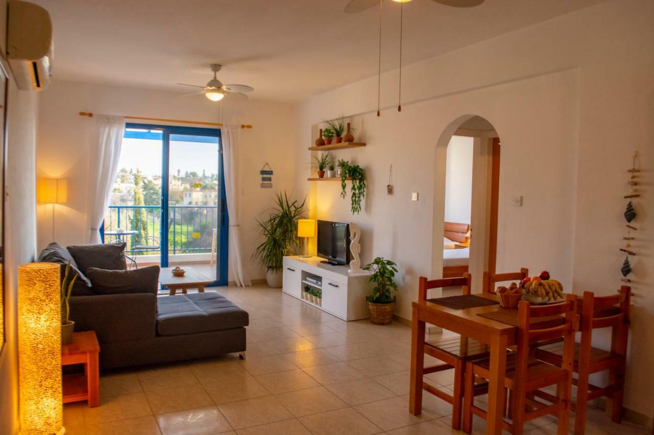 Ron'S Pergola Apartment Paphos Exterior photo