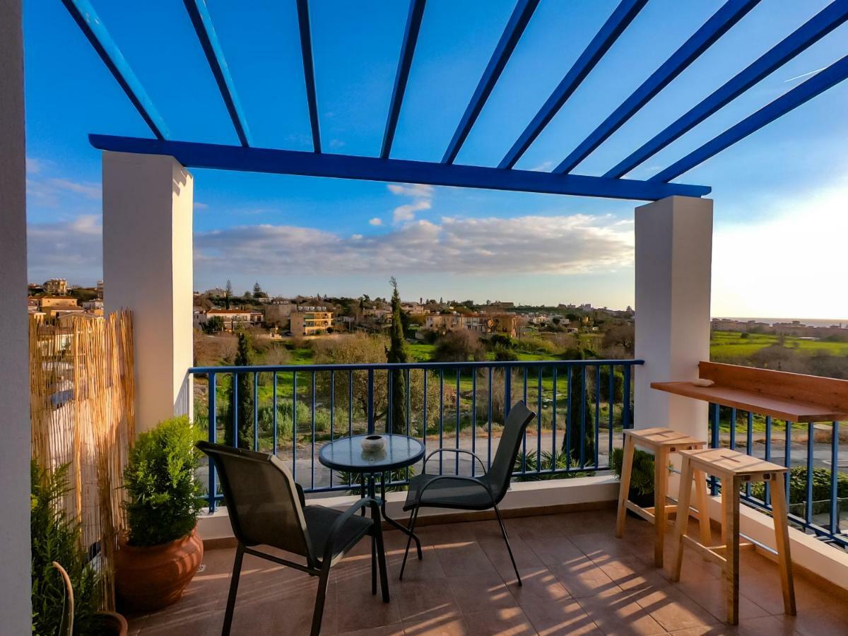 Ron'S Pergola Apartment Paphos Exterior photo