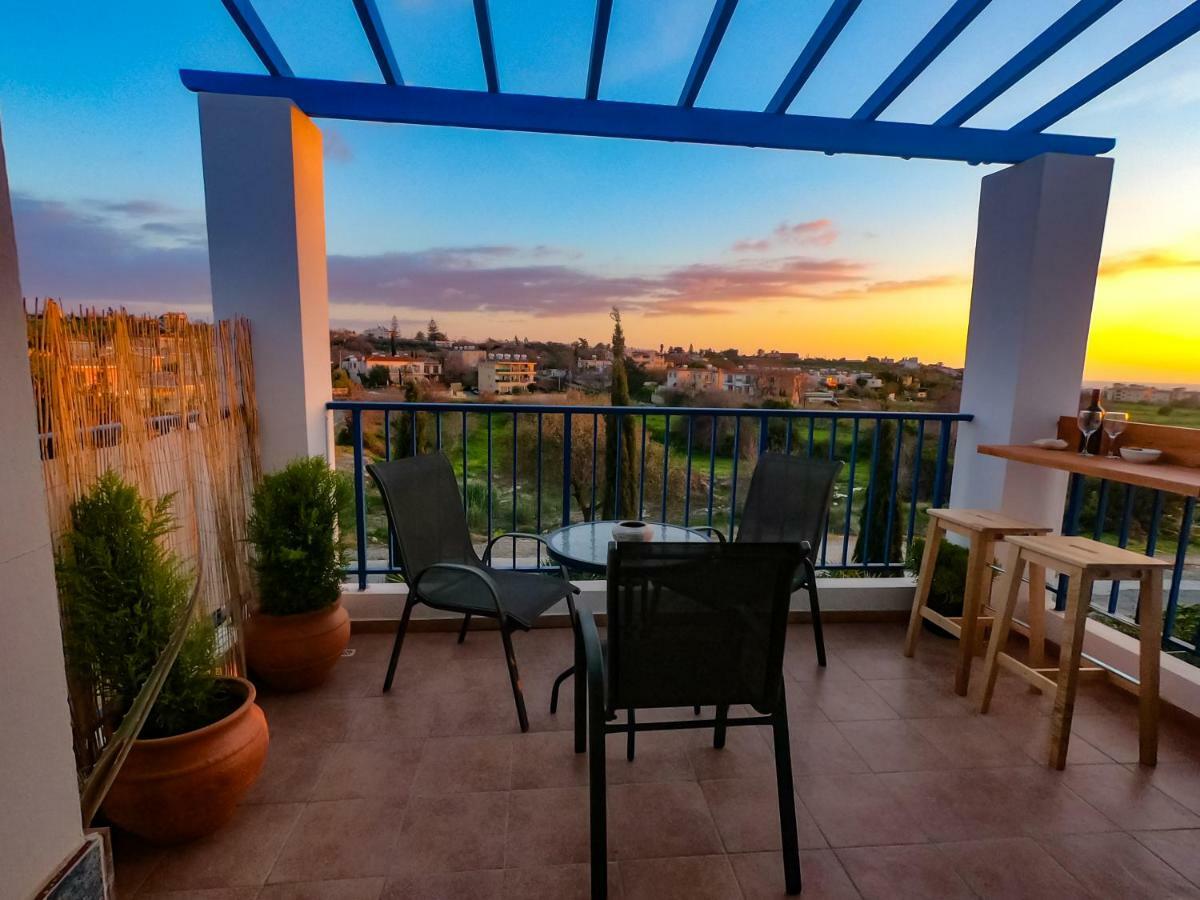 Ron'S Pergola Apartment Paphos Exterior photo