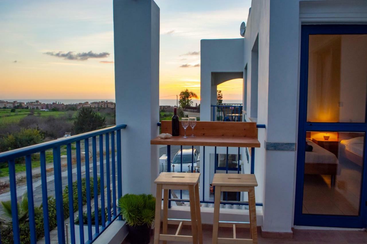 Ron'S Pergola Apartment Paphos Exterior photo