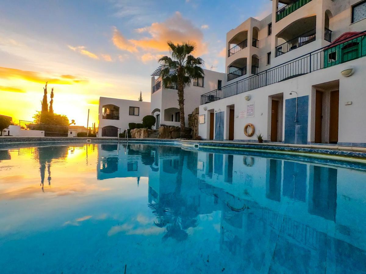 Ron'S Pergola Apartment Paphos Exterior photo